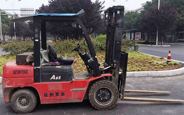 新区叉车出租